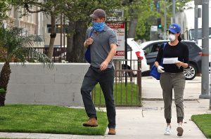 Read more about the article Photos: Prince Harry and Meghan Markle Distribute Food to the Needy in Los Angles