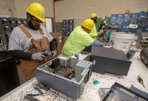 Read more about the article Doing Good: Brightmark Recycling Company Giving Ex-Convicts A Job Again